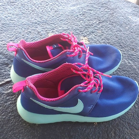 Nike Youth Roche Sneaker Size 6Y - Picture 5 of 8